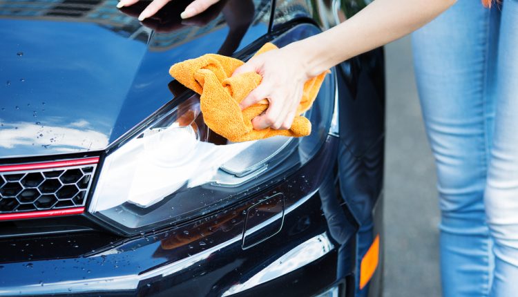 ניקוי פנסי רכב